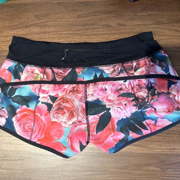 Lululemon speed shorts 2.5” - Picture 2 of 3